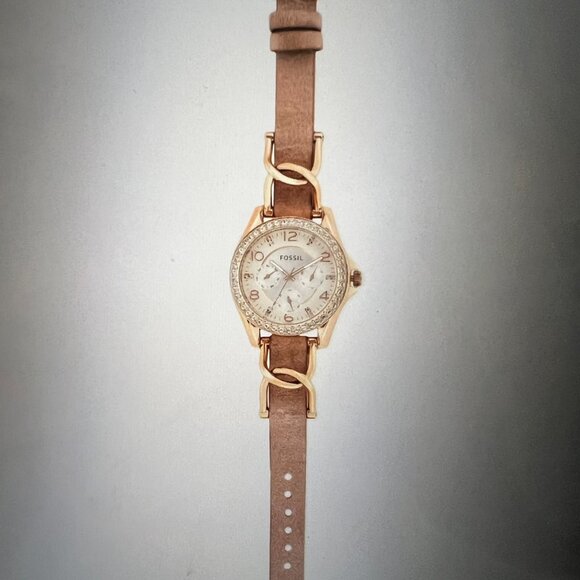 Fossil Women's Riley Quartz Stainless Steel and Leather Multifunction Watch - Picture 9 of 11